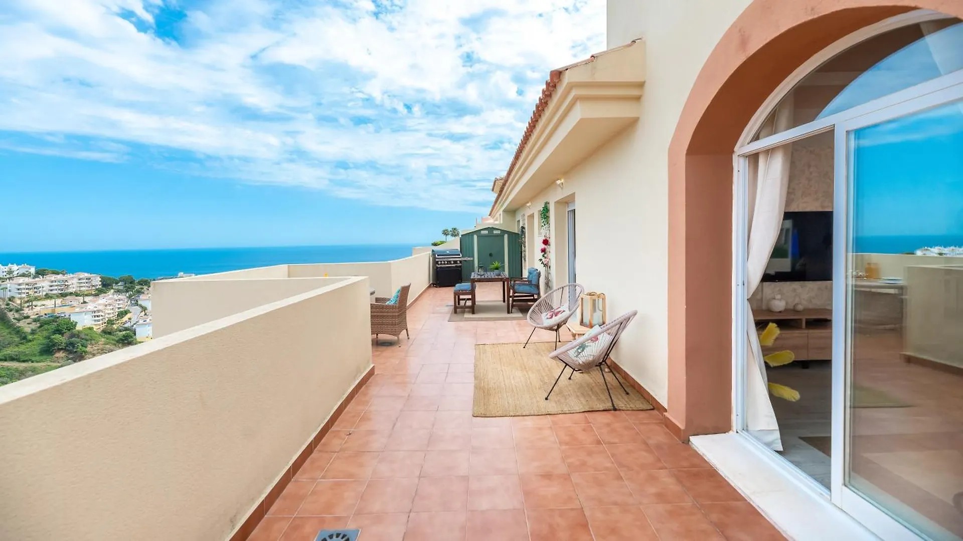 Huge Penthouse Seaviews Gateaway Apartment Mijas