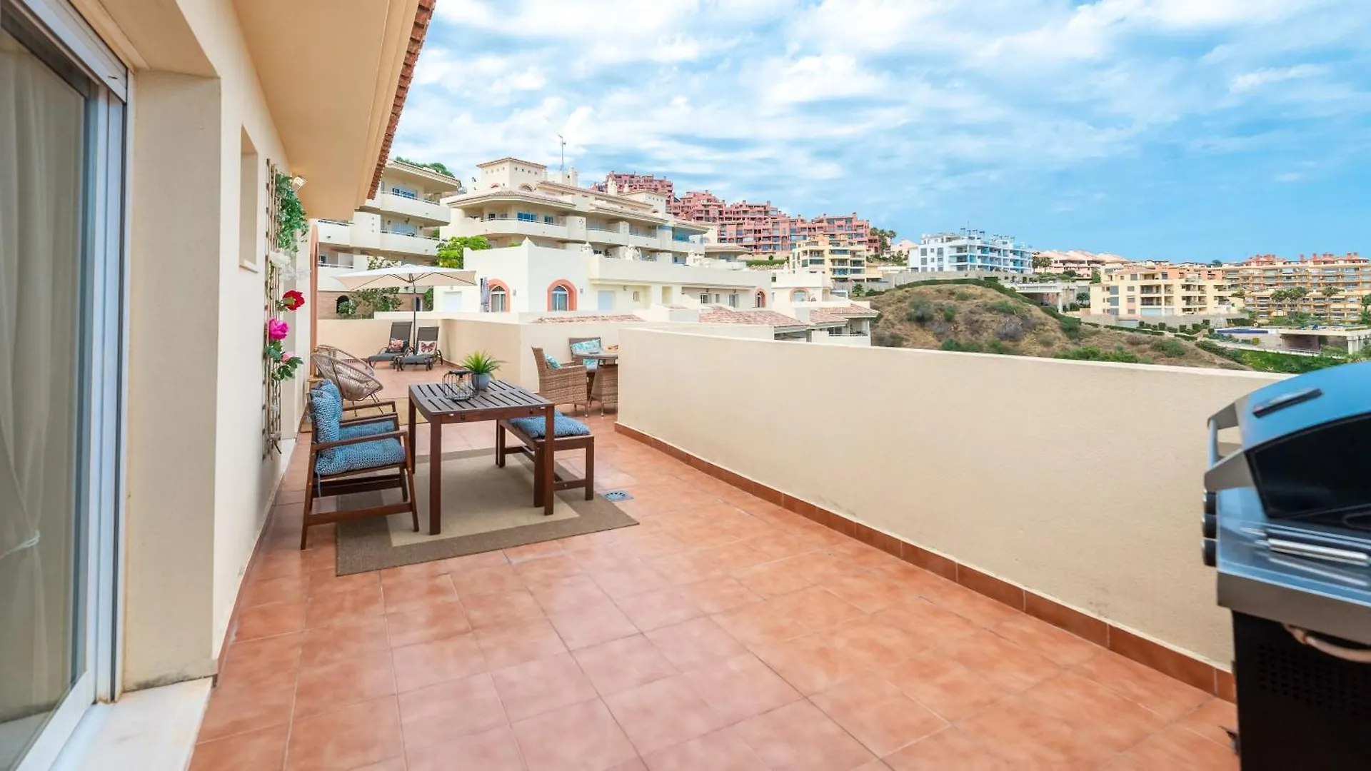 Huge Penthouse Seaviews Gateaway Apartment Mijas