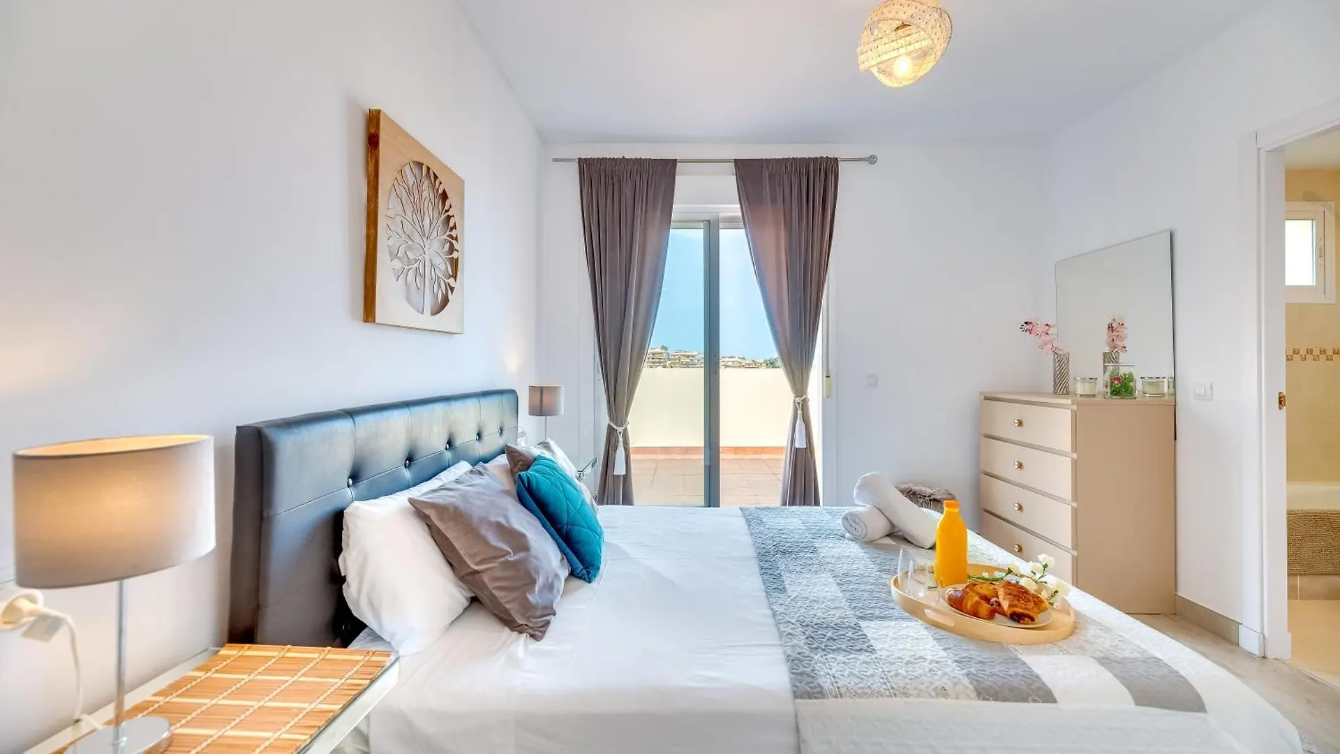 Huge Penthouse Seaviews Gateaway Apartment Mijas