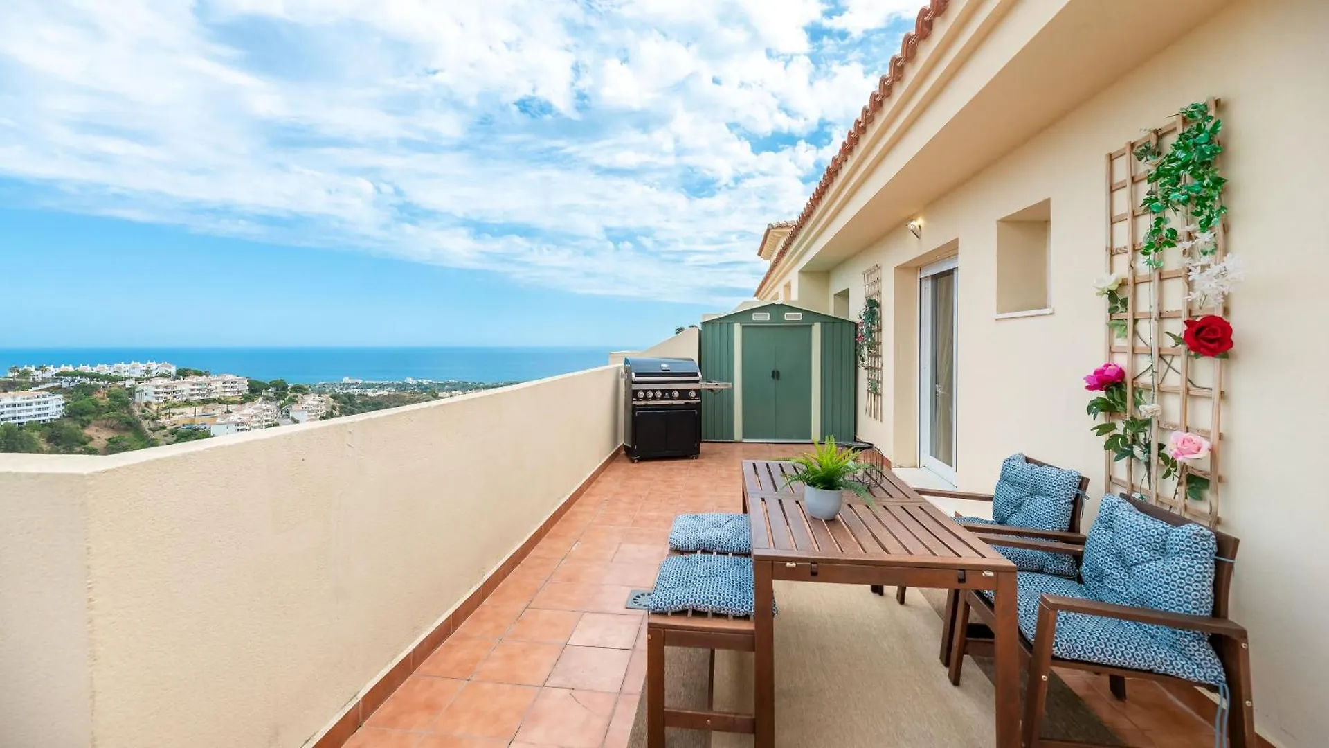 Huge Penthouse Seaviews Gateaway Apartment Mijas
