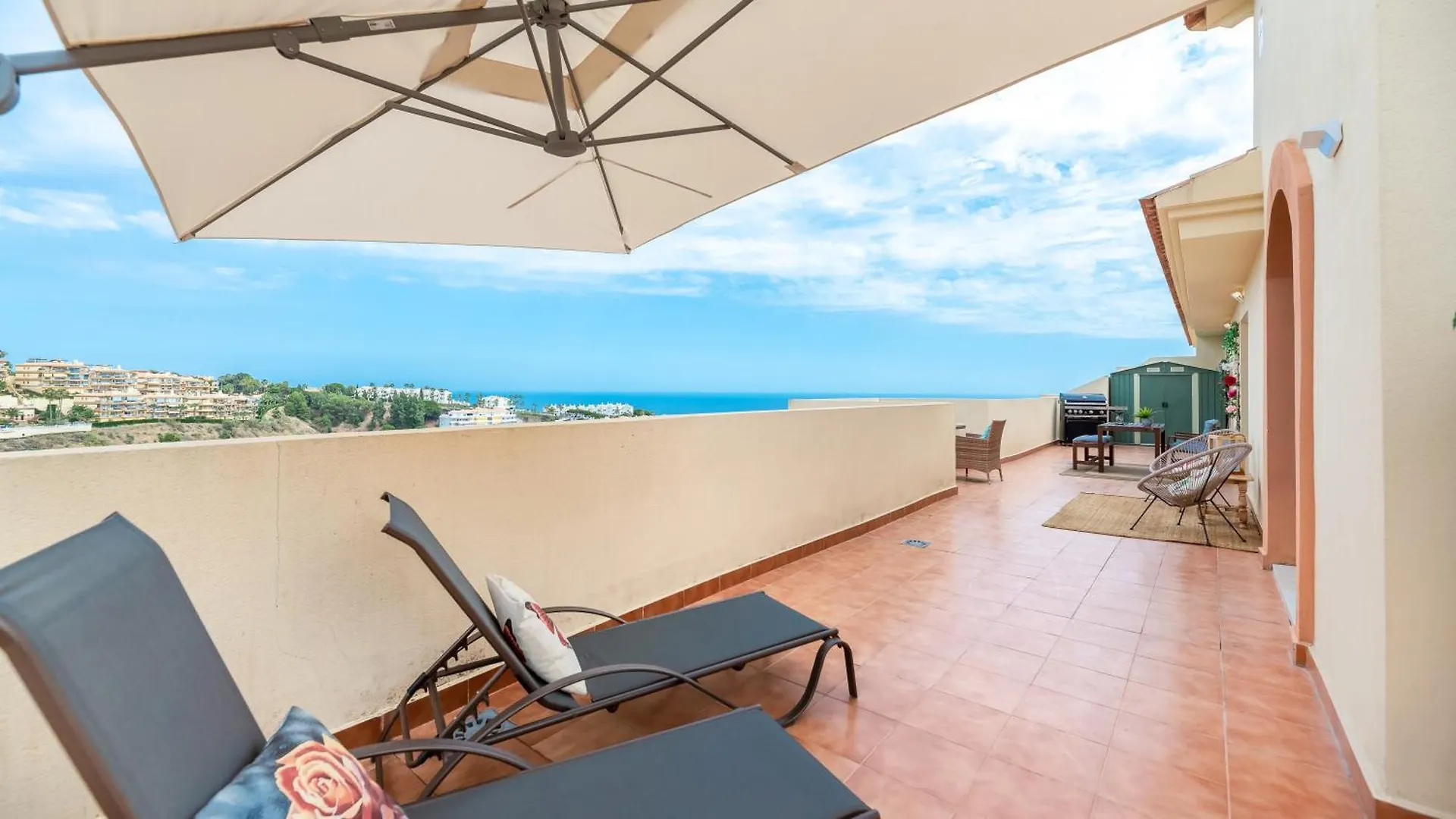 Huge Penthouse Seaviews Gateaway Apartment Mijas Spain