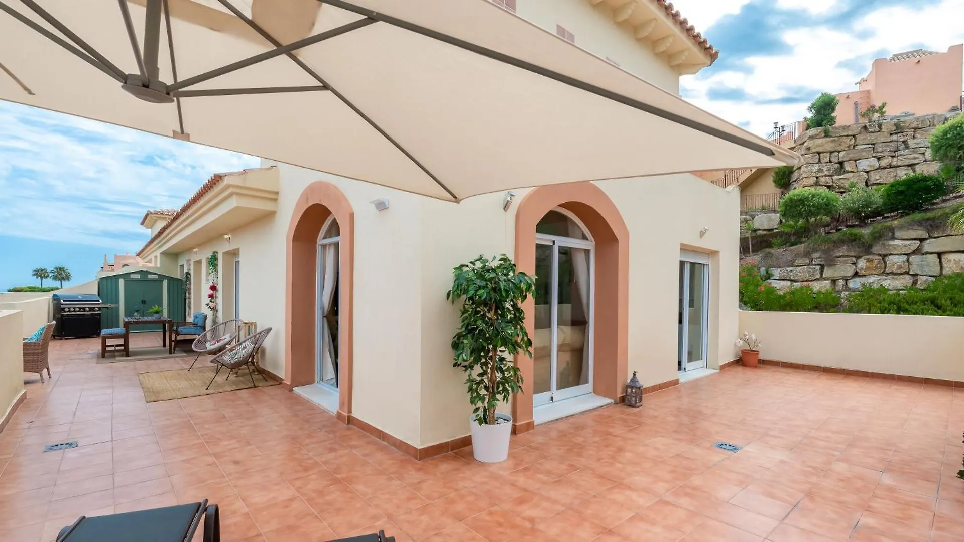 Huge Penthouse Seaviews Gateaway Apartment Mijas