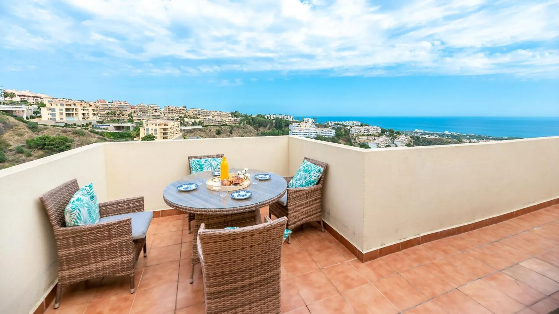 Huge Penthouse Seaviews Gateaway Apartment Mijas Spain