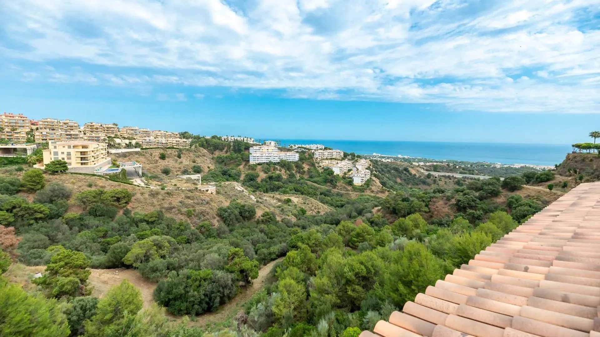 Huge Penthouse Seaviews Gateaway Apartment Mijas